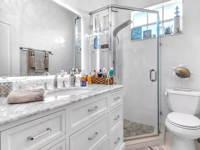 3-bedroom home for sale in Miami - 12382 SW 213th Ter - MondialRealty
