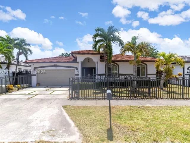 3-bedroom home for sale in Miami - 12382 SW 213th Ter - MondialRealty