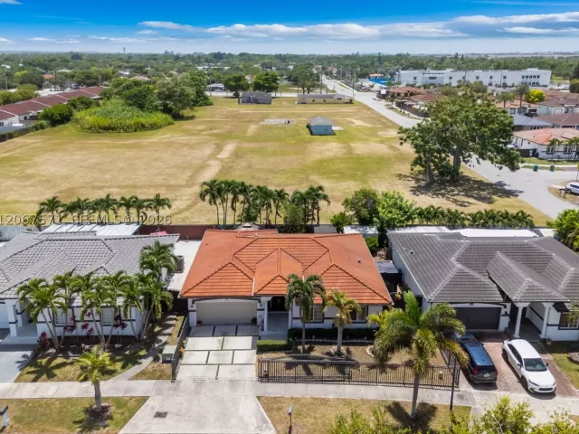 3-bedroom home for sale in Miami - 12382 SW 213th Ter - MondialRealty