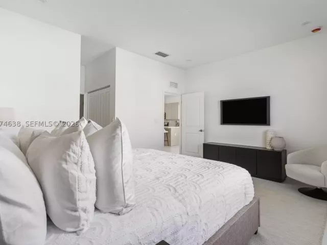 5-bedroom home for sale in Miami - 5735 SW 4th St - MondialRealty