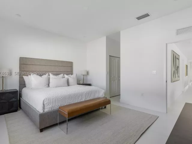 5-bedroom home for sale in Miami - 5735 SW 4th St - MondialRealty