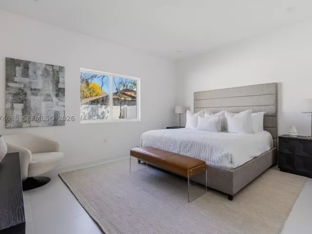5-bedroom home for sale in Miami - 5735 SW 4th St - MondialRealty