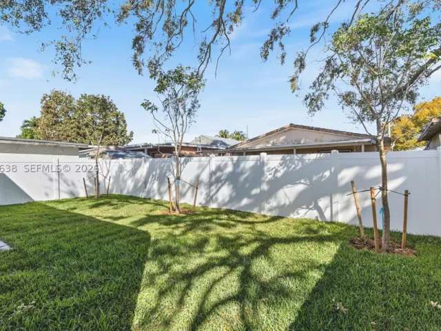 5-bedroom home for sale in Miami - 5735 SW 4th St - MondialRealty
