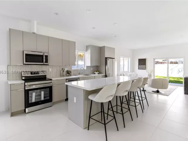 5-bedroom home for sale in Miami - 5735 SW 4th St - MondialRealty