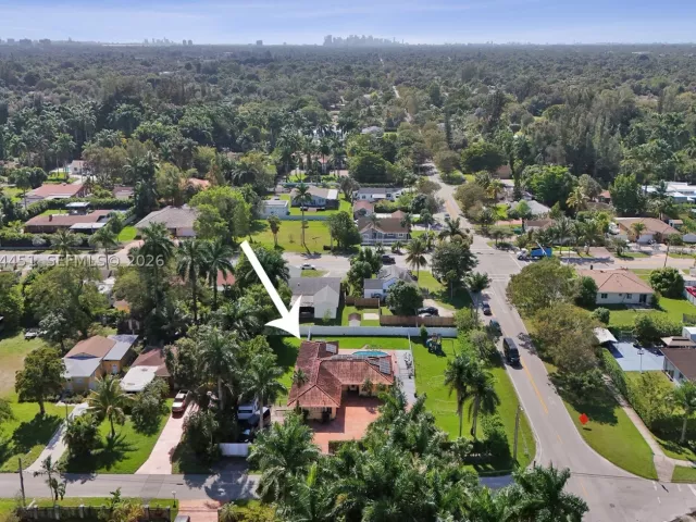 4-bedroom home for sale in Miami - 2 NE 160th St - MondialRealty