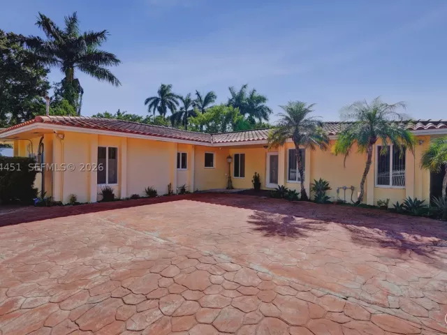 4-bedroom home for sale in Miami - 2 NE 160th St - MondialRealty