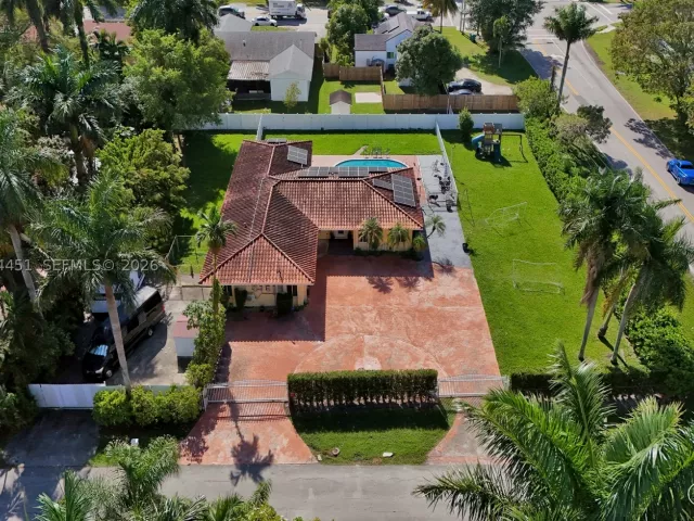 4-bedroom home for sale in Miami - 2 NE 160th St - MondialRealty