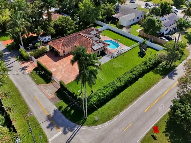 4-bedroom home for sale in Miami - 2 NE 160th St - MondialRealty