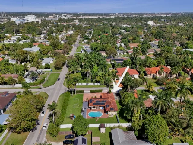 4-bedroom home for sale in Miami - 2 NE 160th St - MondialRealty