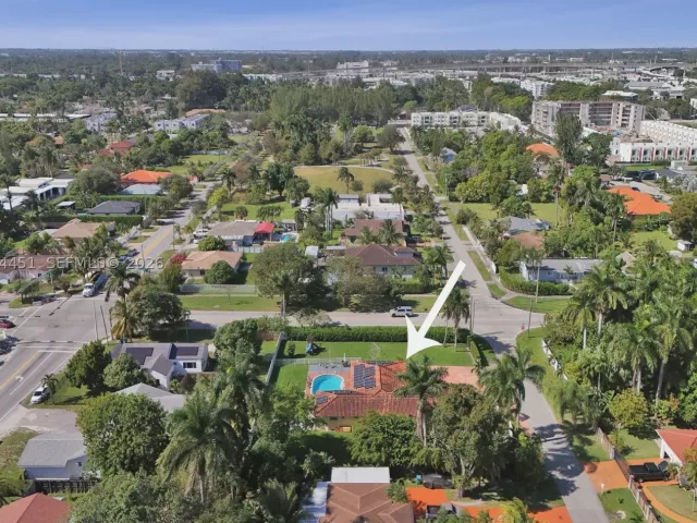 4-bedroom home for sale in Miami - 2 NE 160th St - MondialRealty
