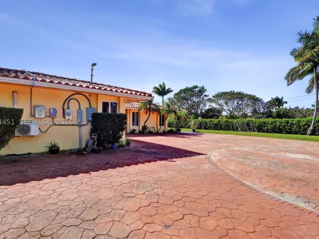 4-bedroom home for sale in Miami - 2 NE 160th St - MondialRealty