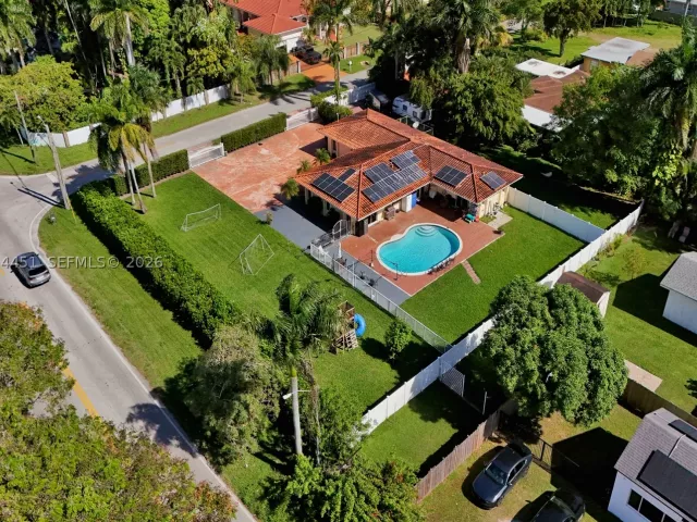 4-bedroom home for sale in Miami - 2 NE 160th St - MondialRealty
