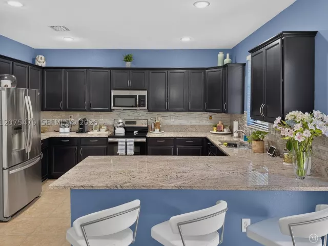 3-bedroom home for rent in Miami - 4276 SW 166th Ct 1 - MondialRealty