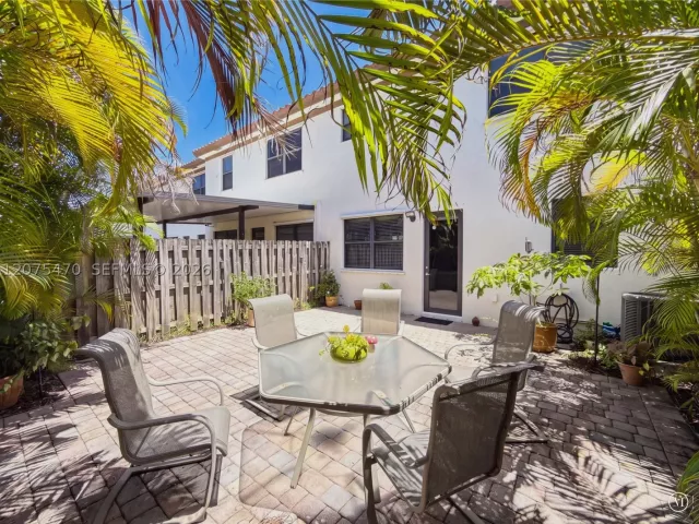 3-bedroom home for rent in Miami - 4276 SW 166th Ct 1 - MondialRealty