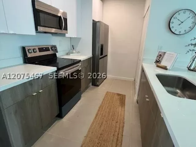 3-bedroom home for rent in Hollywood - 2511 Pierce St 5 - MondialRealty