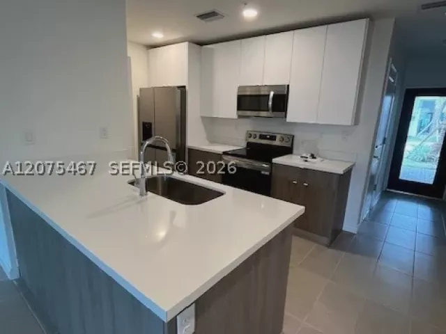 3-bedroom home for rent in Hollywood - 2511 Pierce St 5 - MondialRealty