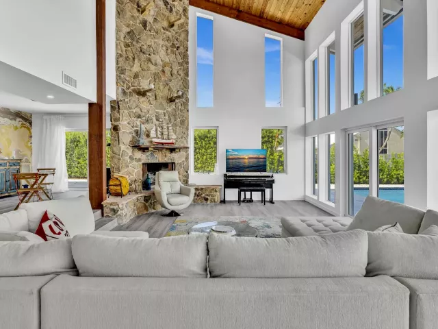 3-bedroom home for sale in Fort Lauderdale - 600 N VICTORIA Terrace - MondialRealty