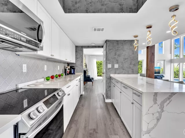 3-bedroom home for sale in Fort Lauderdale - 600 N VICTORIA Terrace - MondialRealty