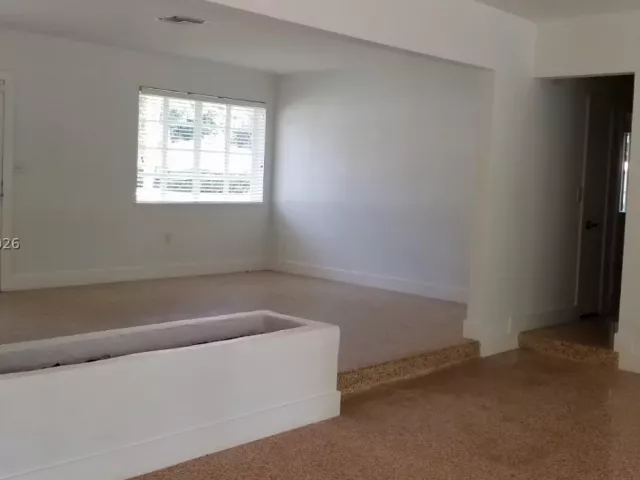 2-bedroom home for rent in Coral Gables -  - MondialRealty