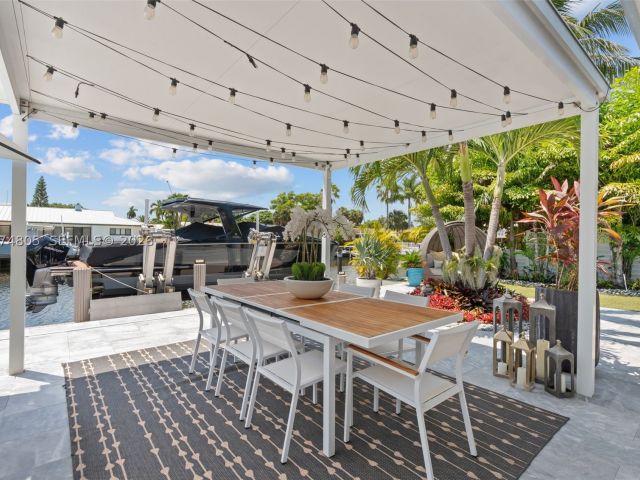 3-bedroom home for sale in Fort Lauderdale - 2812 NE 28th St - MondialRealty