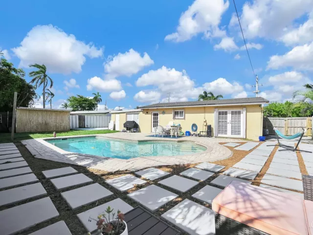 3-bedroom home for sale in Fort Lauderdale - 2171 SW 36TH Terrace - MondialRealty