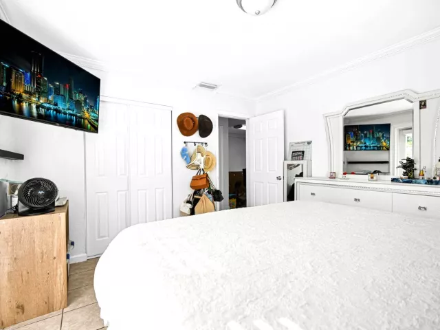 3-bedroom home for sale in Fort Lauderdale - 2171 SW 36TH Terrace - MondialRealty