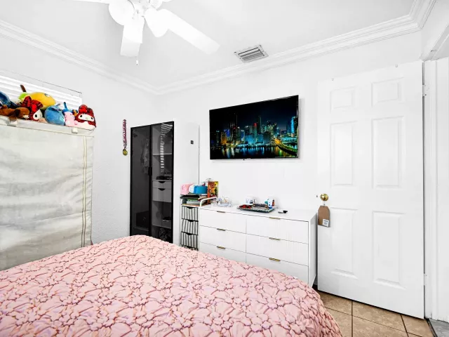 3-bedroom home for sale in Fort Lauderdale - 2171 SW 36TH Terrace - MondialRealty