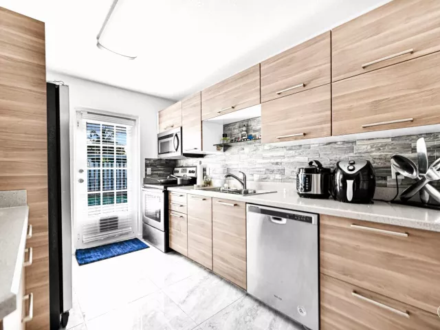 3-bedroom home for sale in Fort Lauderdale - 2171 SW 36TH Terrace - MondialRealty
