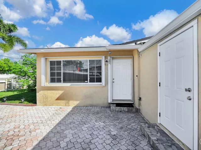 3-bedroom home for sale in Fort Lauderdale - 2171 SW 36TH Terrace - MondialRealty