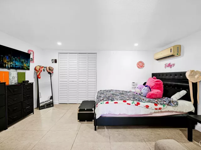 3-bedroom home for sale in Fort Lauderdale - 2171 SW 36TH Terrace - MondialRealty