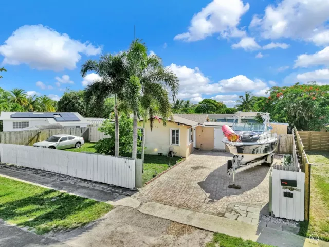3-bedroom home for sale in Fort Lauderdale - 2171 SW 36TH Terrace - MondialRealty