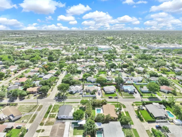 3-bedroom home for sale in Fort Lauderdale - 2171 SW 36TH Terrace - MondialRealty