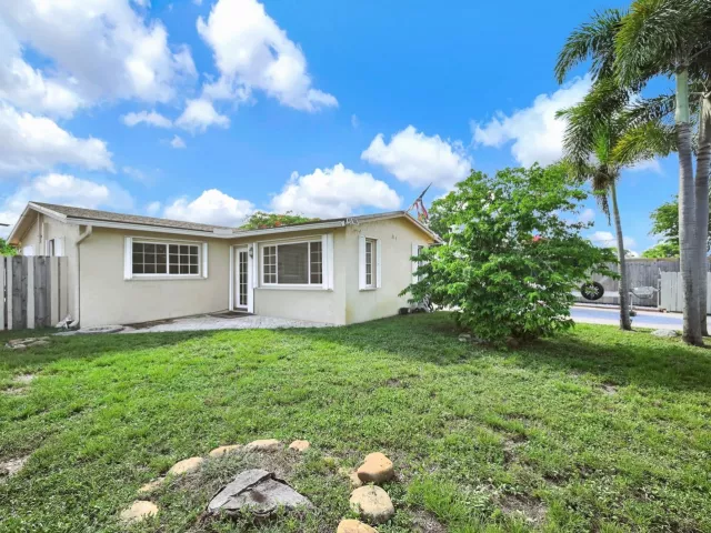 3-bedroom home for sale in Fort Lauderdale - 2171 SW 36TH Terrace - MondialRealty