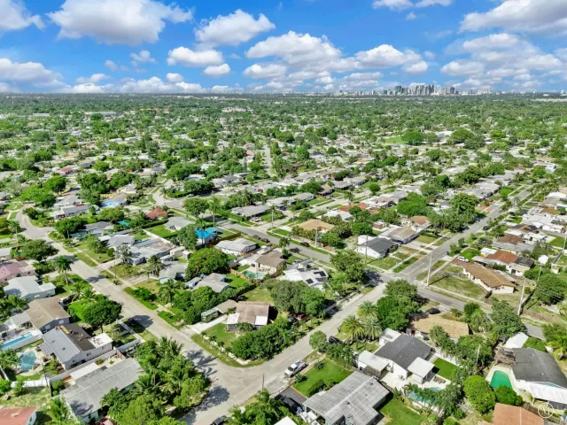 3-bedroom home for sale in Fort Lauderdale - 2171 SW 36TH Terrace - MondialRealty