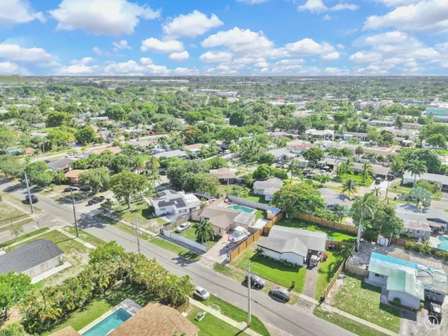 3-bedroom home for sale in Fort Lauderdale - 2171 SW 36TH Terrace - MondialRealty