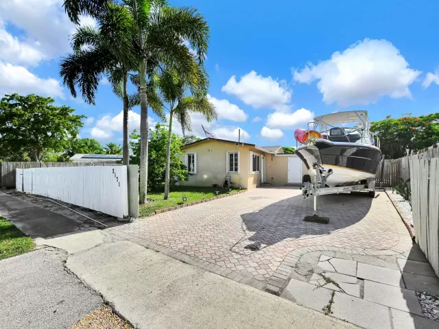 3-bedroom home for sale in Fort Lauderdale - 2171 SW 36TH Terrace - MondialRealty