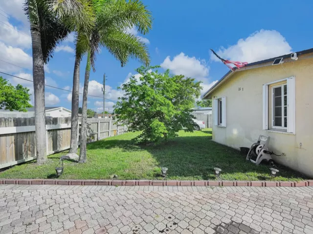 3-bedroom home for sale in Fort Lauderdale - 2171 SW 36TH Terrace - MondialRealty