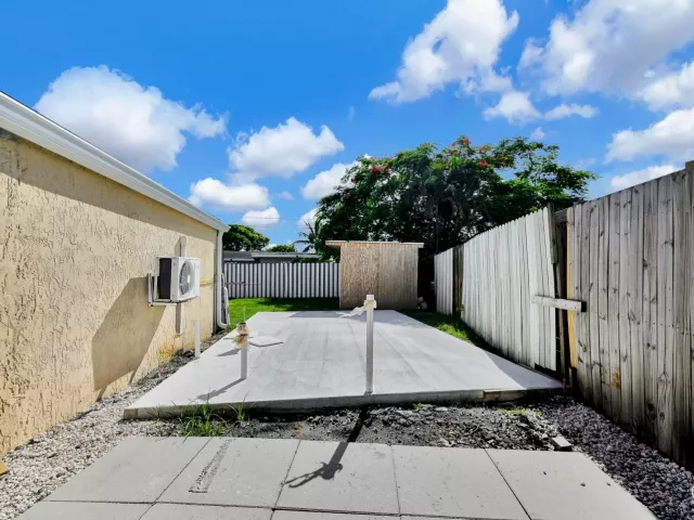 3-bedroom home for sale in Fort Lauderdale - 2171 SW 36TH Terrace - MondialRealty