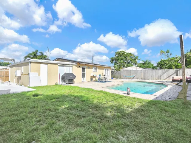 3-bedroom home for sale in Fort Lauderdale - 2171 SW 36TH Terrace - MondialRealty