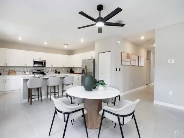5-bedroom home for sale in Miami - 27307 SW 159 CT - MondialRealty