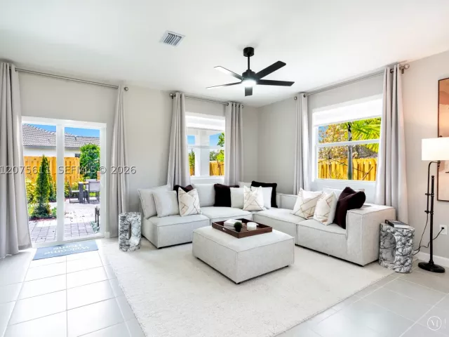 5-bedroom home for sale in Miami - 27307 SW 159 CT - MondialRealty