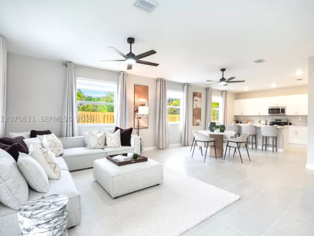 5-bedroom home for sale in Miami - 27307 SW 159 CT - MondialRealty