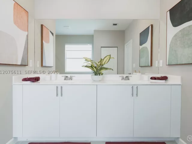 5-bedroom home for sale in Miami - 27307 SW 159 CT - MondialRealty