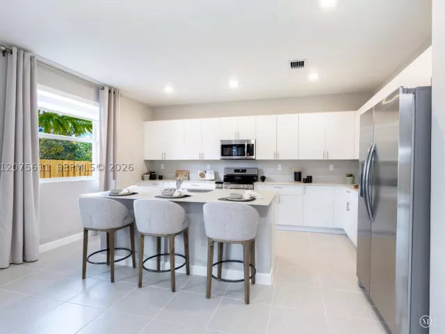5-bedroom home for sale in Miami - 27307 SW 159 CT - MondialRealty