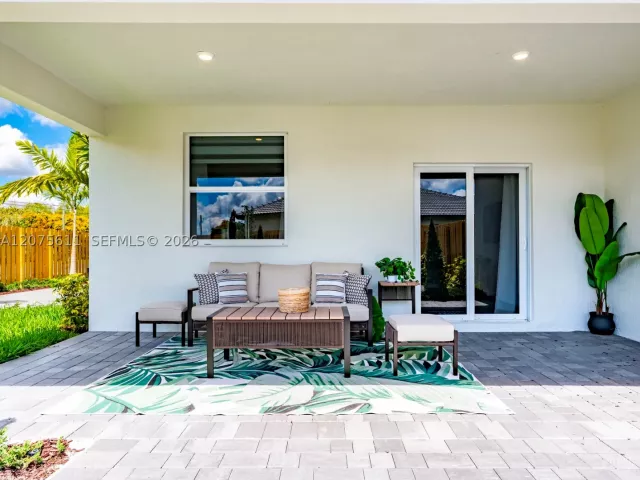 5-bedroom home for sale in Miami - 27307 SW 159 CT - MondialRealty