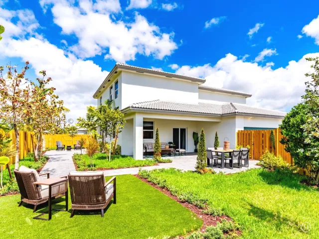 5-bedroom home for sale in Miami - 27307 SW 159 CT - MondialRealty