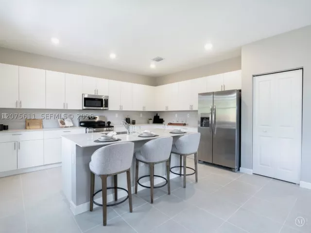 5-bedroom home for sale in Miami - 27307 SW 159 CT - MondialRealty
