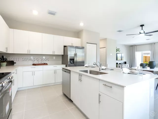 5-bedroom home for sale in Miami - 27307 SW 159 CT - MondialRealty