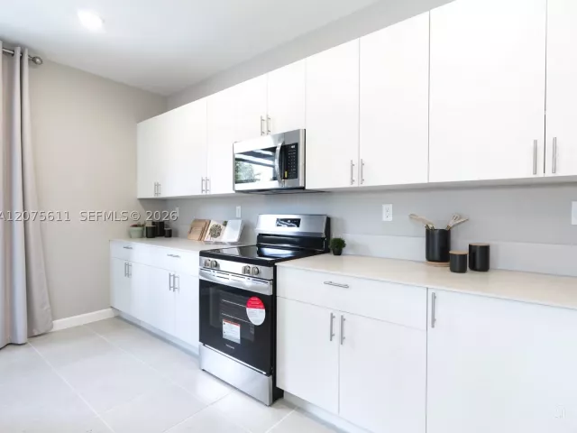 5-bedroom home for sale in Miami - 27307 SW 159 CT - MondialRealty