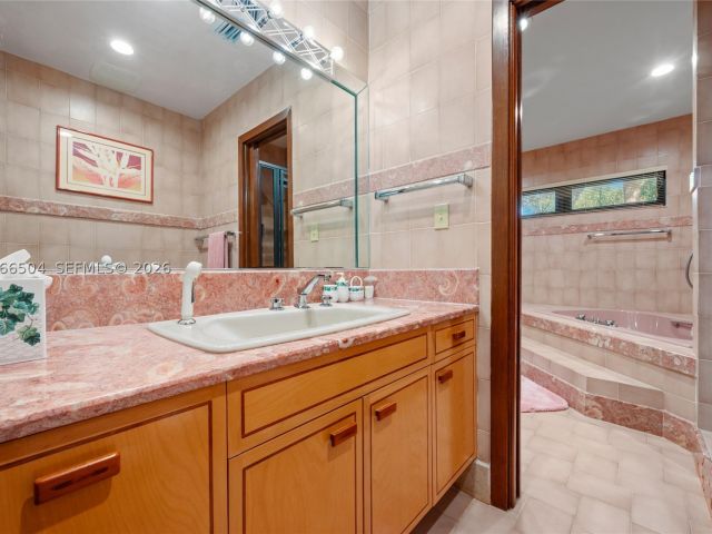 7-bedroom home for sale in Coral Gables - 9490 Old Cutler Ln - MondialRealty